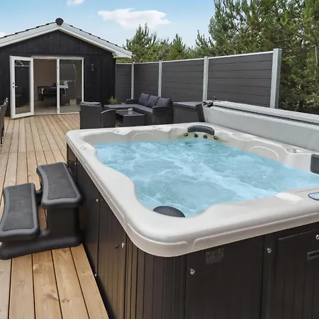 4 Bedroom Beautiful In Feriehus