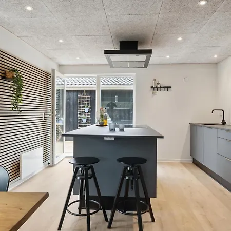 4 Bedroom Beautiful In Blåvand