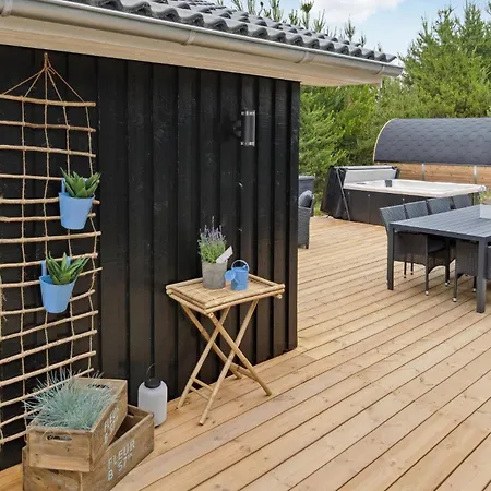4 Bedroom Beautiful In Blåvand